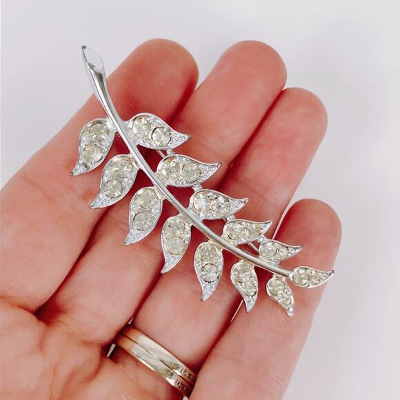 VTG 60s Signed Sarah Coventry Brooch Mid Century Silver Tone Rhinestone Leaf Pin - Picture 10 of 11